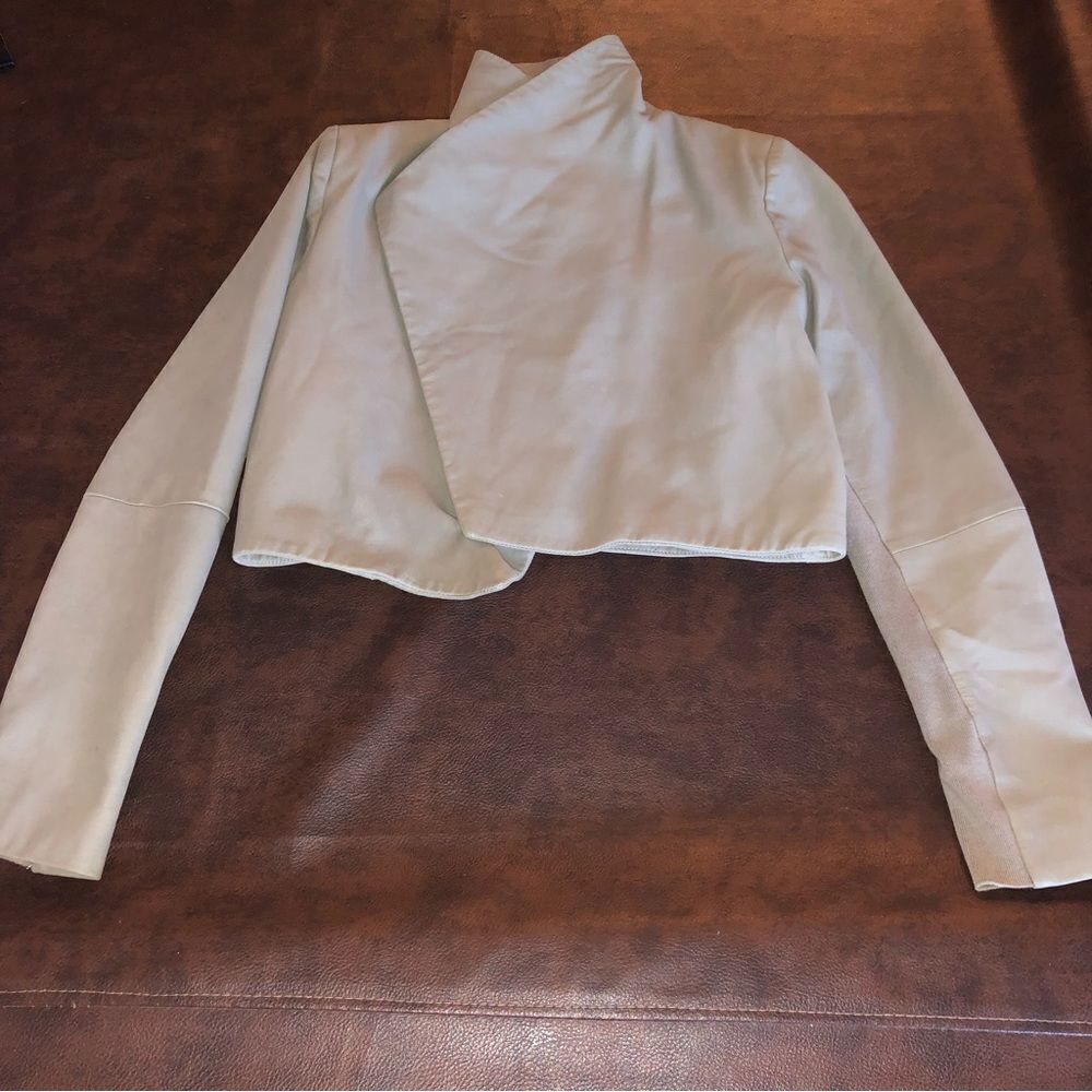 Lamarque Crop Leather Jacket - Picture 5 of 16
